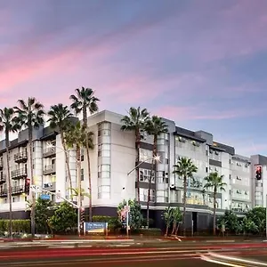 https://la-marina-coastal-chic-spacious-stylish-condo-en-suite-bedrooms.topanaheimhotels.com